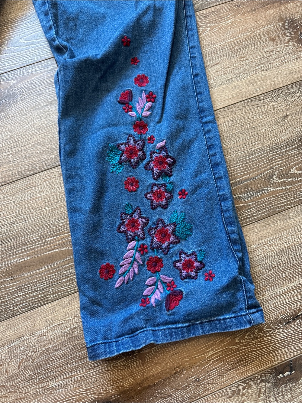 The Pyramid Collection Blue Wide-Leg Jeans with Red Floral Embroidery Size: 16 - Picture 6 of 11